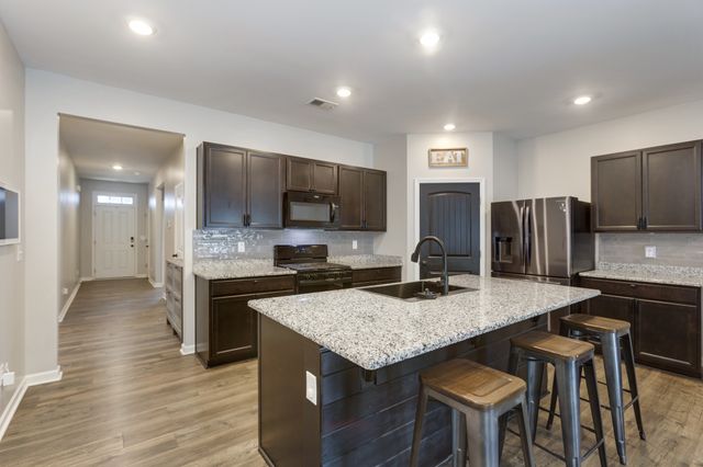 5051 Hunters Village Dr, Lebanon, TN 37087