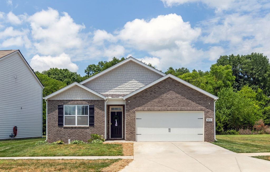 5051 Hunters Village Dr, Lebanon, TN 37087
