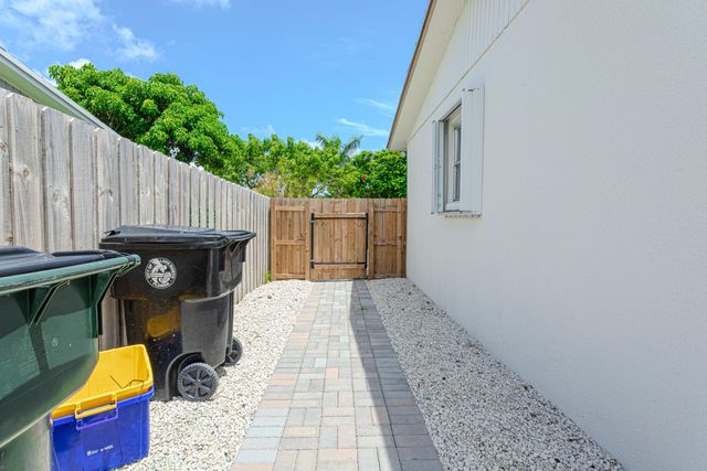 1717 N 16th Ct Court N, Lake Worth Beach, FL 33460