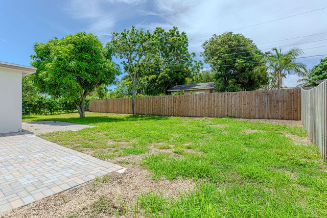 1717 N 16th Ct Court N, Lake Worth Beach, FL 33460