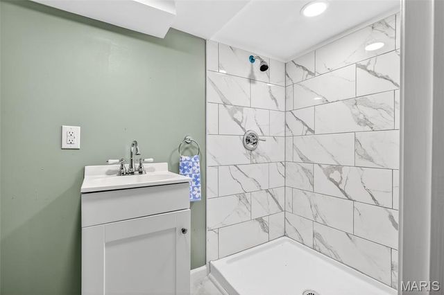 5139 Goethe Avenue, St Louis, MO 63109