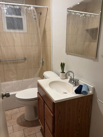 13515 S Baltimore Avenue, Chicago, IL 60633