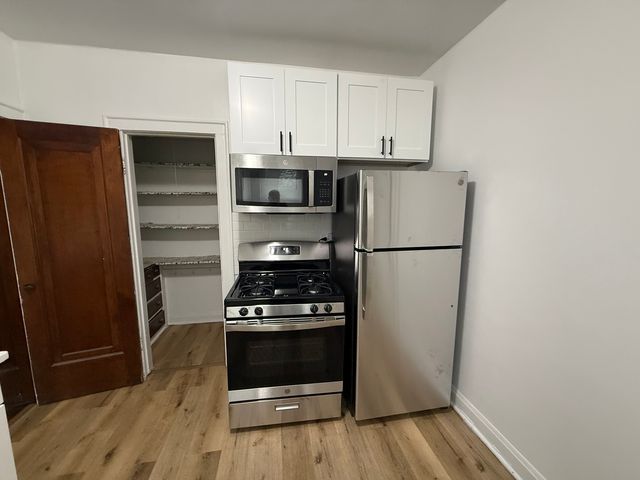 3150 Harlem Avenue 1H, Riverside, IL 60546