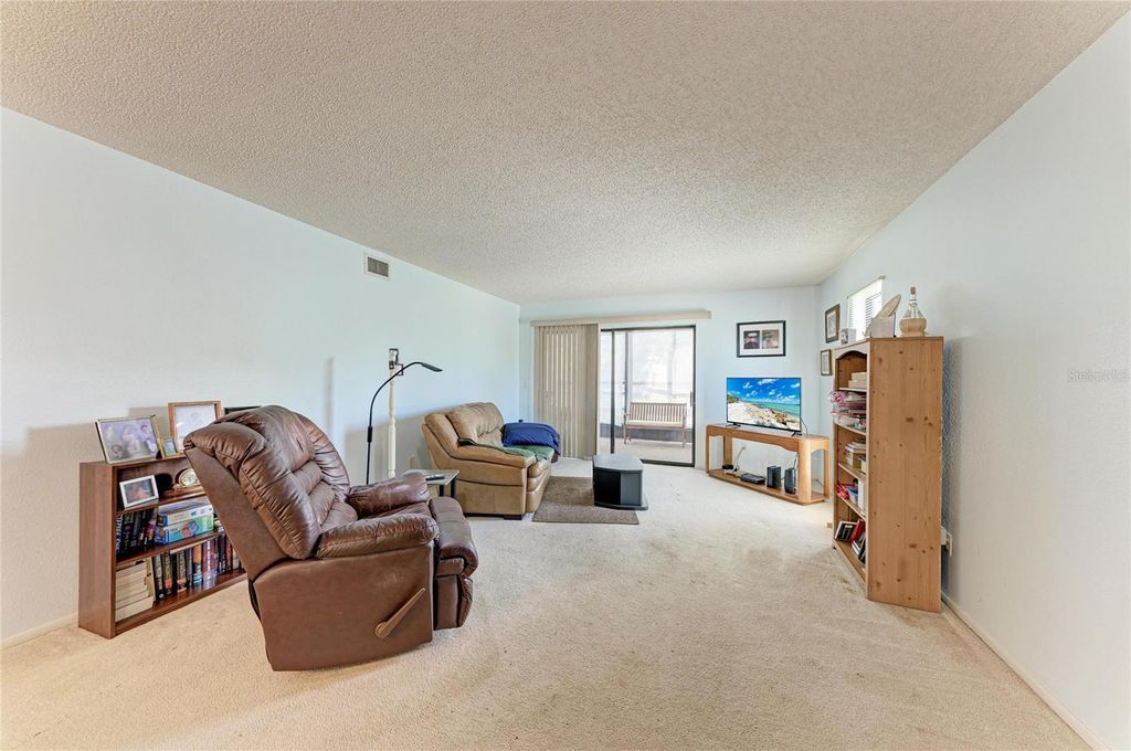 Image 6 of property listing at 5400 34TH STREET W A10, Bradenton, FL 34210
