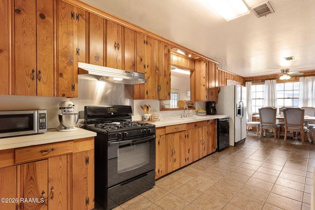 1918 Edwards Street, Opelousas, LA 70570