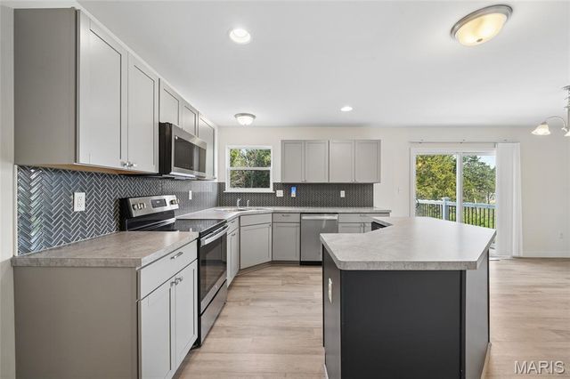 424 Rock Ridge Road, Wentzville, MO 63385