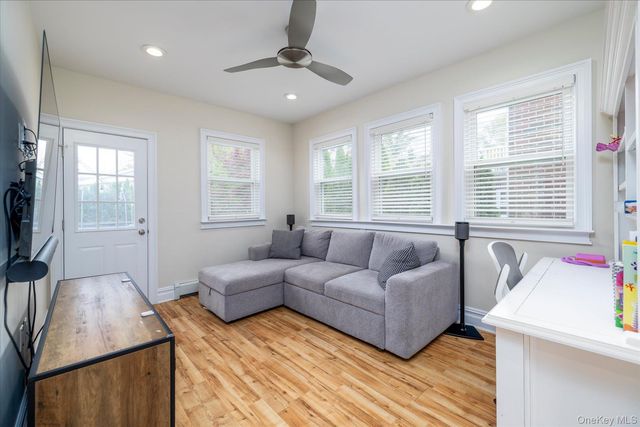 33 Rodney Place, Rockville Centre, NY 11570