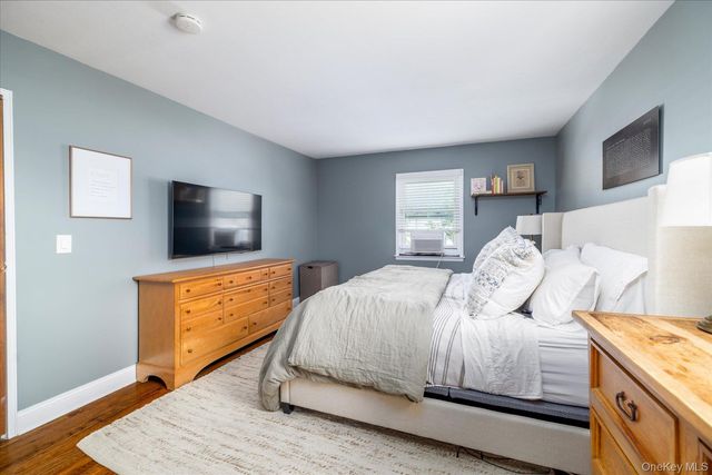 33 Rodney Place, Rockville Centre, NY 11570