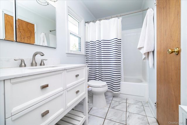 33 Rodney Place, Rockville Centre, NY 11570