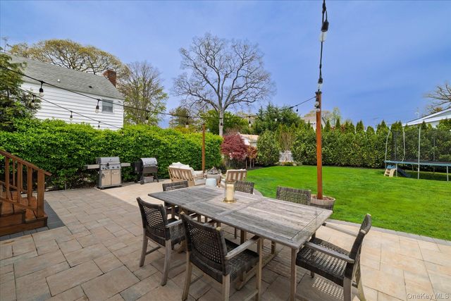 33 Rodney Place, Rockville Centre, NY 11570