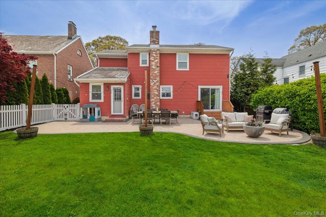 33 Rodney Place, Rockville Centre, NY 11570