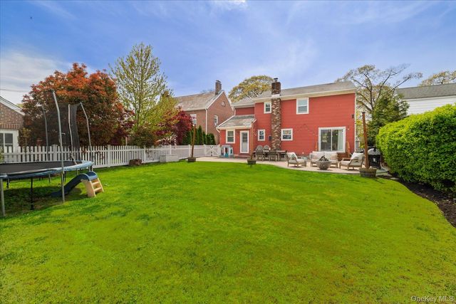 33 Rodney Place, Rockville Centre, NY 11570