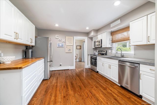 33 Rodney Place, Rockville Centre, NY 11570