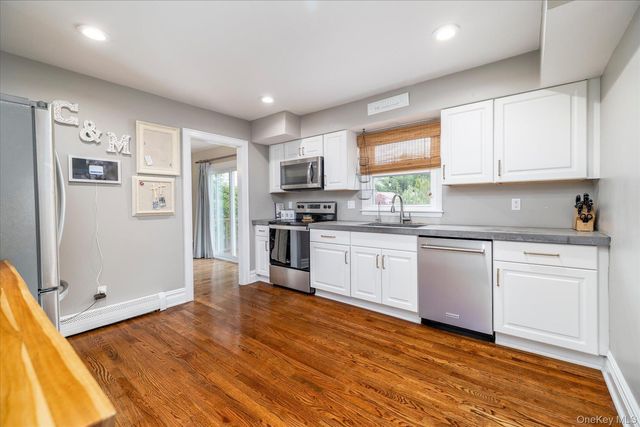 33 Rodney Place, Rockville Centre, NY 11570