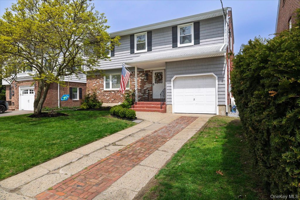 33 Rodney Place, Rockville Centre, NY 11570