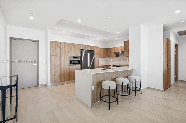 10281 W Bay Harbor Dr PH1, Bay Harbor Islands, FL 33154