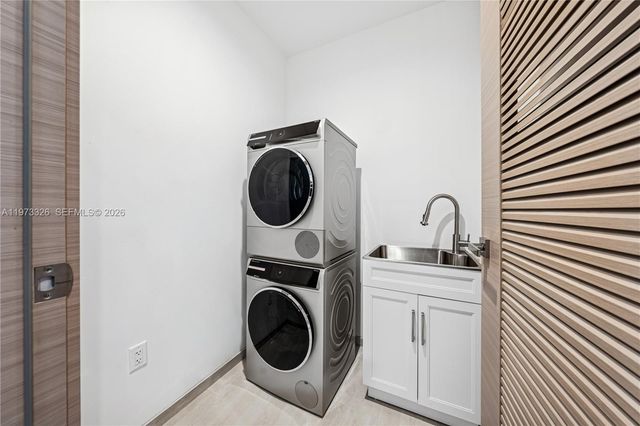 10281 W Bay Harbor Dr PH1, Bay Harbor Islands, FL 33154