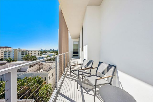 10281 W Bay Harbor Dr PH1, Bay Harbor Islands, FL 33154