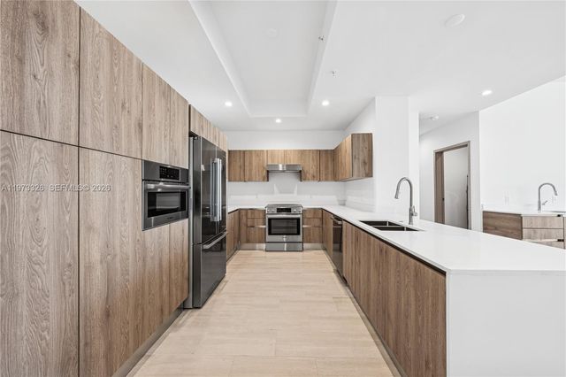 10281 W Bay Harbor Dr PH1, Bay Harbor Islands, FL 33154