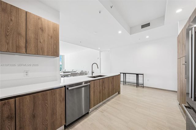 10281 W Bay Harbor Dr PH1, Bay Harbor Islands, FL 33154