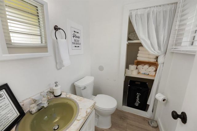102 E Liberty Ave, Round Rock, TX 78664