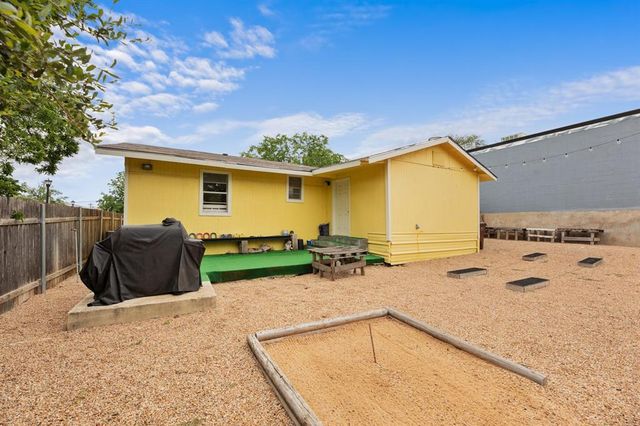 102 E Liberty Ave, Round Rock, TX 78664