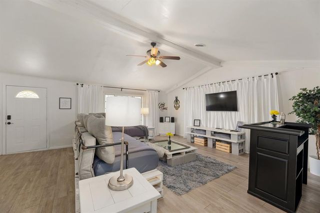 102 E Liberty Ave, Round Rock, TX 78664