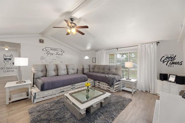 102 E Liberty Ave, Round Rock, TX 78664