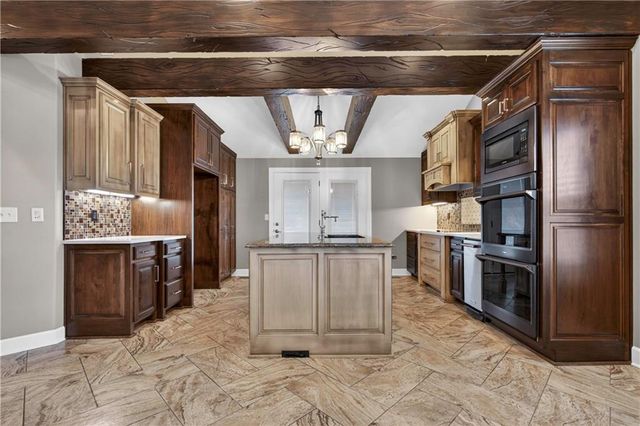 1300 Aberdeen Circle, Raymore, MO 64083