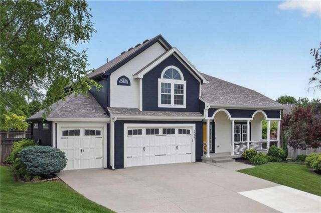 1300 Aberdeen Circle, Raymore, MO 64083