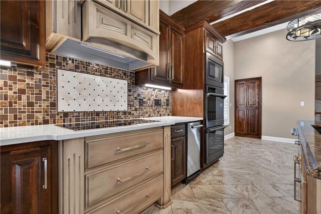 1300 Aberdeen Circle, Raymore, MO 64083