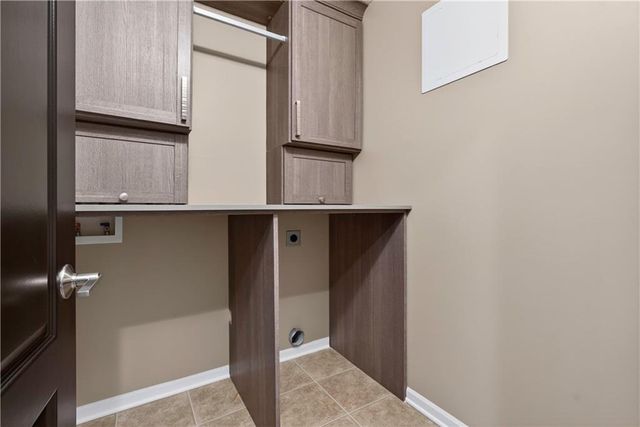 1300 Aberdeen Circle, Raymore, MO 64083