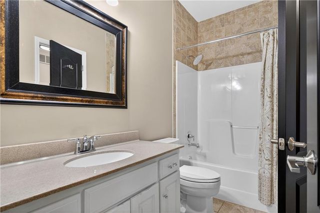 1300 Aberdeen Circle, Raymore, MO 64083