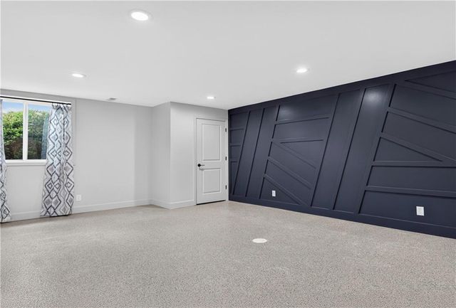 1300 Aberdeen Circle, Raymore, MO 64083