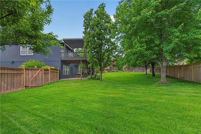 1300 Aberdeen Circle, Raymore, MO 64083