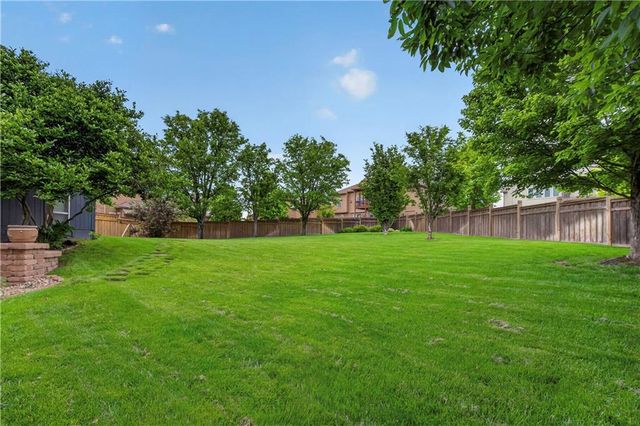 1300 Aberdeen Circle, Raymore, MO 64083