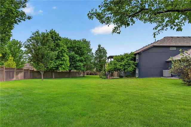 1300 Aberdeen Circle, Raymore, MO 64083