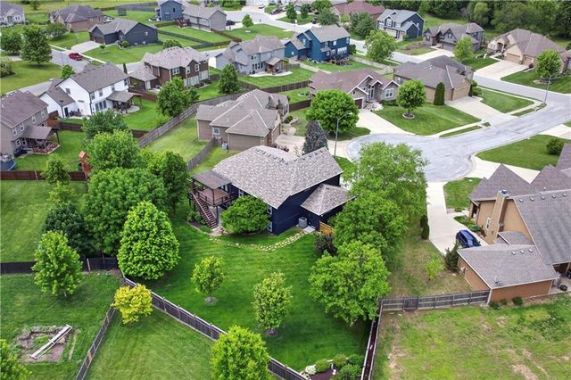 1300 Aberdeen Circle, Raymore, MO 64083