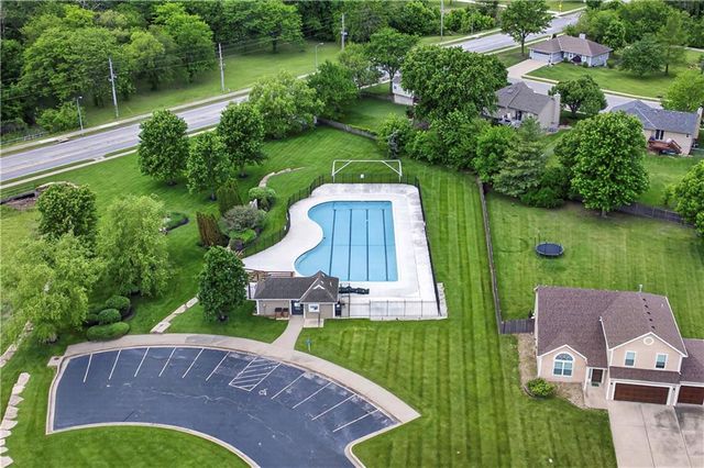 1300 Aberdeen Circle, Raymore, MO 64083