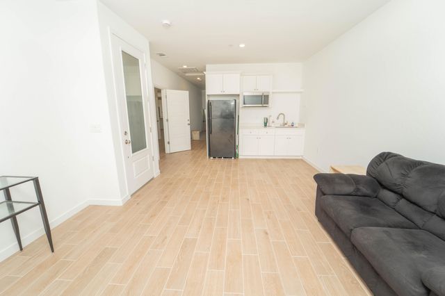 3235 E Howard Avenue, Visalia, CA 93292