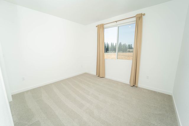 3235 E Howard Avenue, Visalia, CA 93292