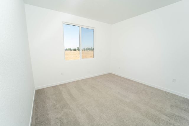 3235 E Howard Avenue, Visalia, CA 93292