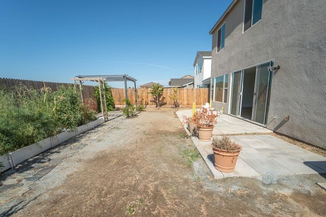 3235 E Howard Avenue, Visalia, CA 93292