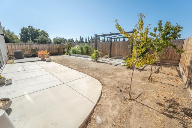 3235 E Howard Avenue, Visalia, CA 93292