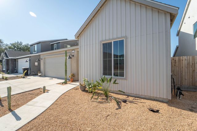 3235 E Howard Avenue, Visalia, CA 93292