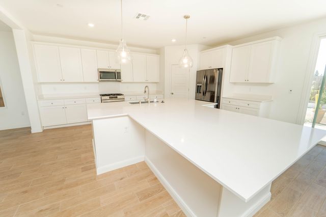 3235 E Howard Avenue, Visalia, CA 93292