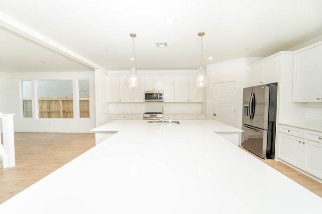 3235 E Howard Avenue, Visalia, CA 93292
