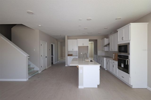 6693 YELLOW WARBLER BEND, St Cloud, FL 34773