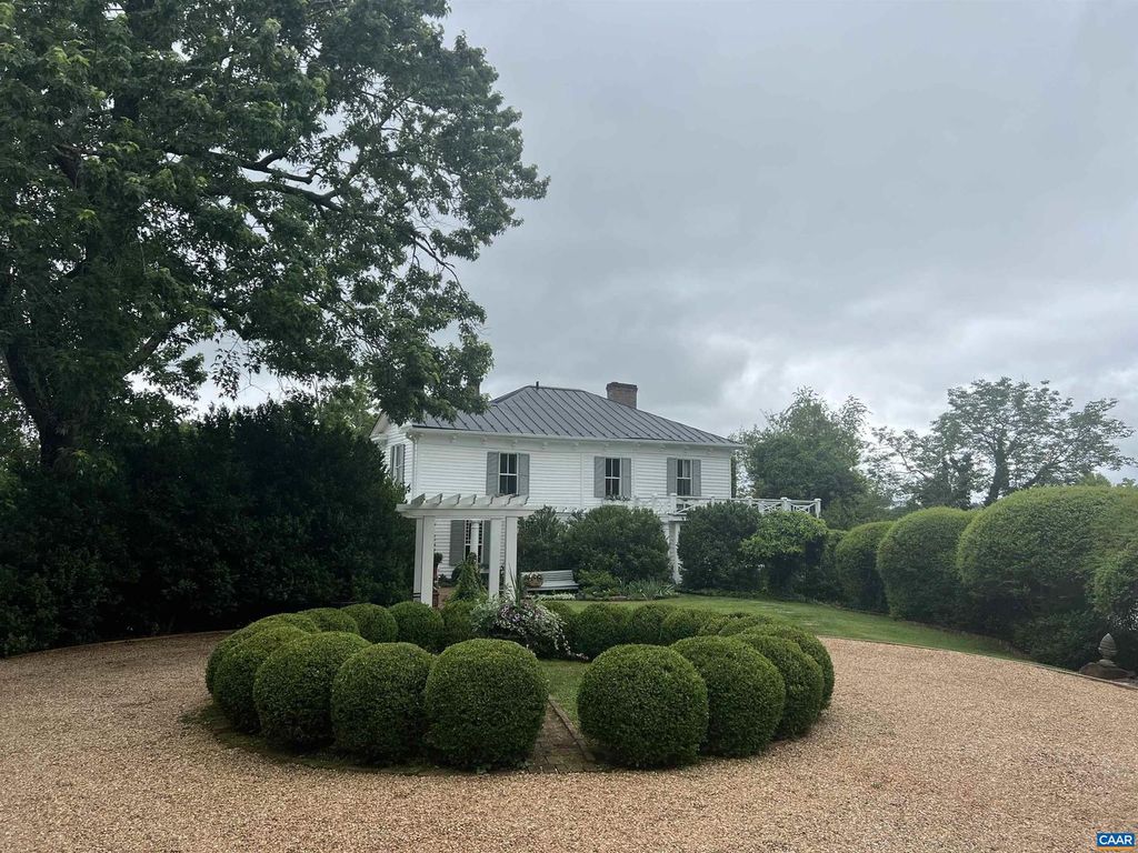 10064 HATTON FERRY LN, Scottsville, VA 24590