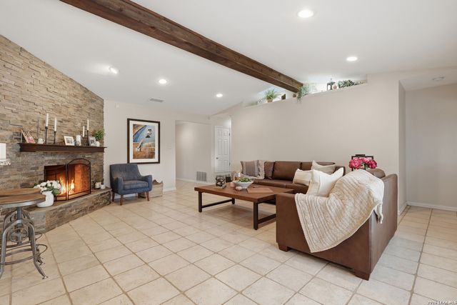 2207 OAK BND, San Antonio, TX 78259